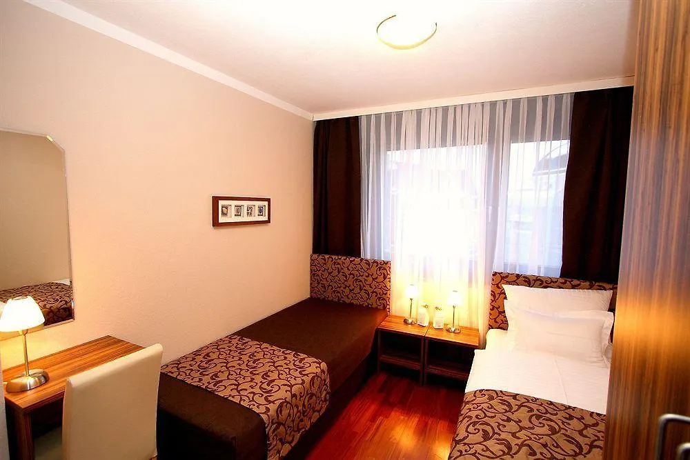 Apartment Vacha Linzerstrasse Βιέννη
